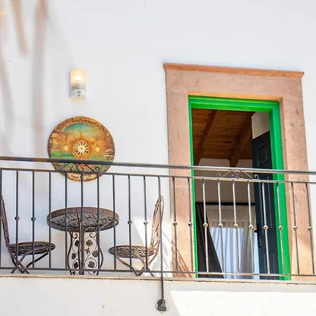 Carnaby Butik Kuecuekkoey * Ayvalı