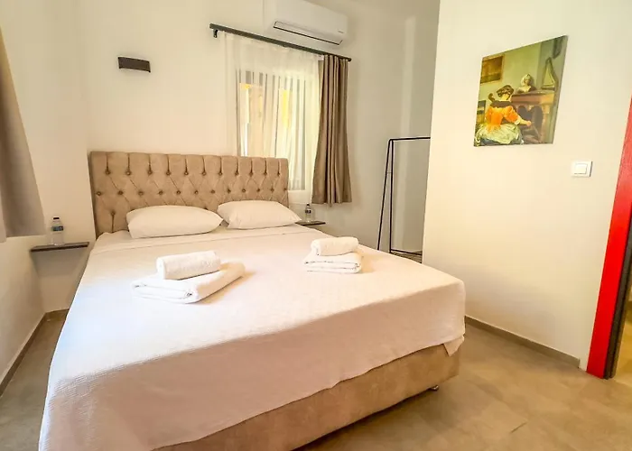 Carnaby Butik Kuecuekkoey * Ayvalı