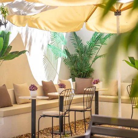 Carnaby Butik Kuecuekkoey Ayvalı